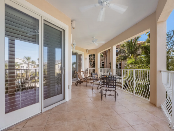 Luxury Beach Front Resort - 3-Bedroom, Heated Pool & Beach Access